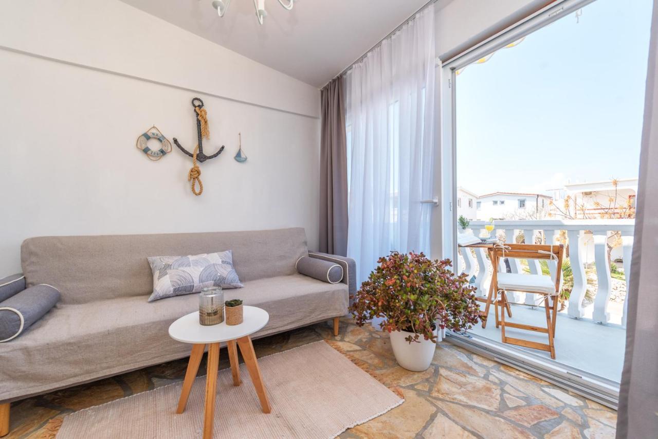 Apartment Tema Vir Exterior photo