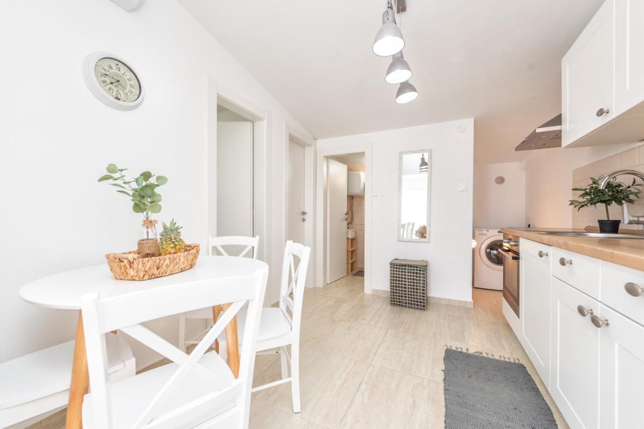 Apartment Tema Vir Exterior photo