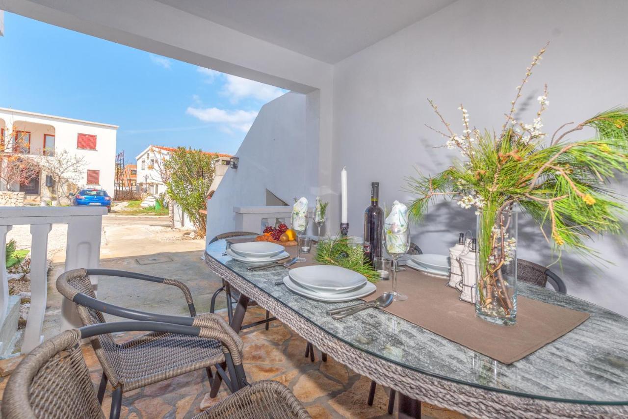 Apartment Tema Vir Exterior photo