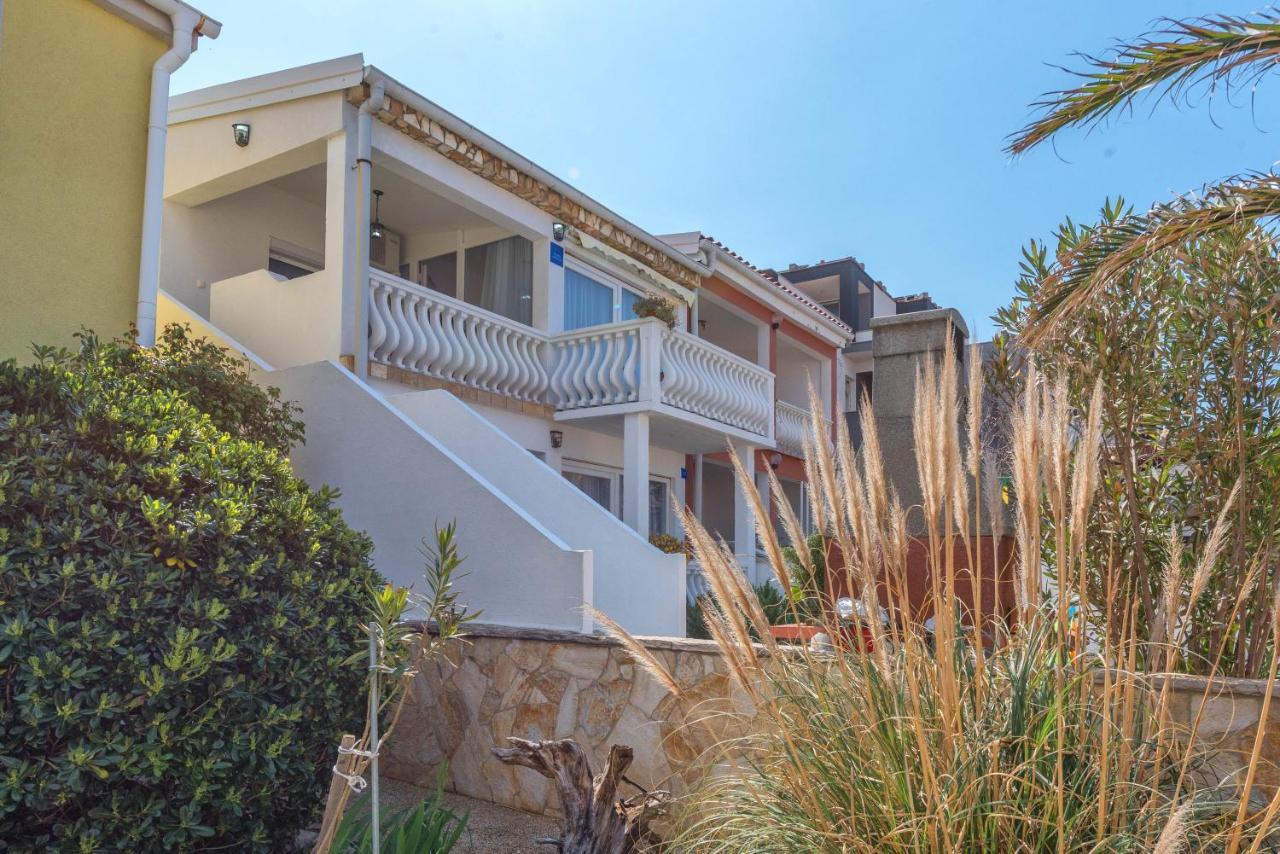 Apartment Tema Vir Exterior photo