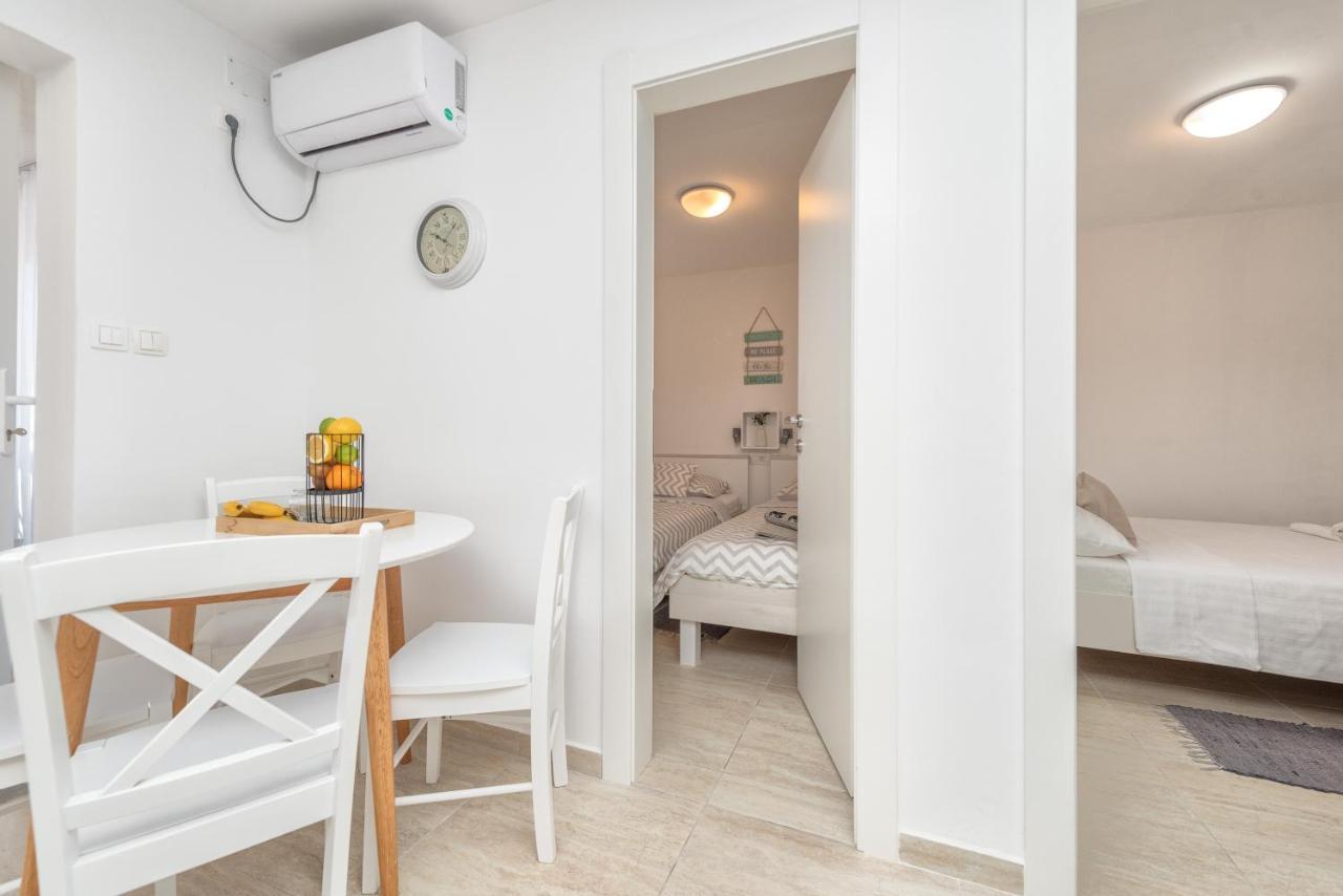 Apartment Tema Vir Exterior photo